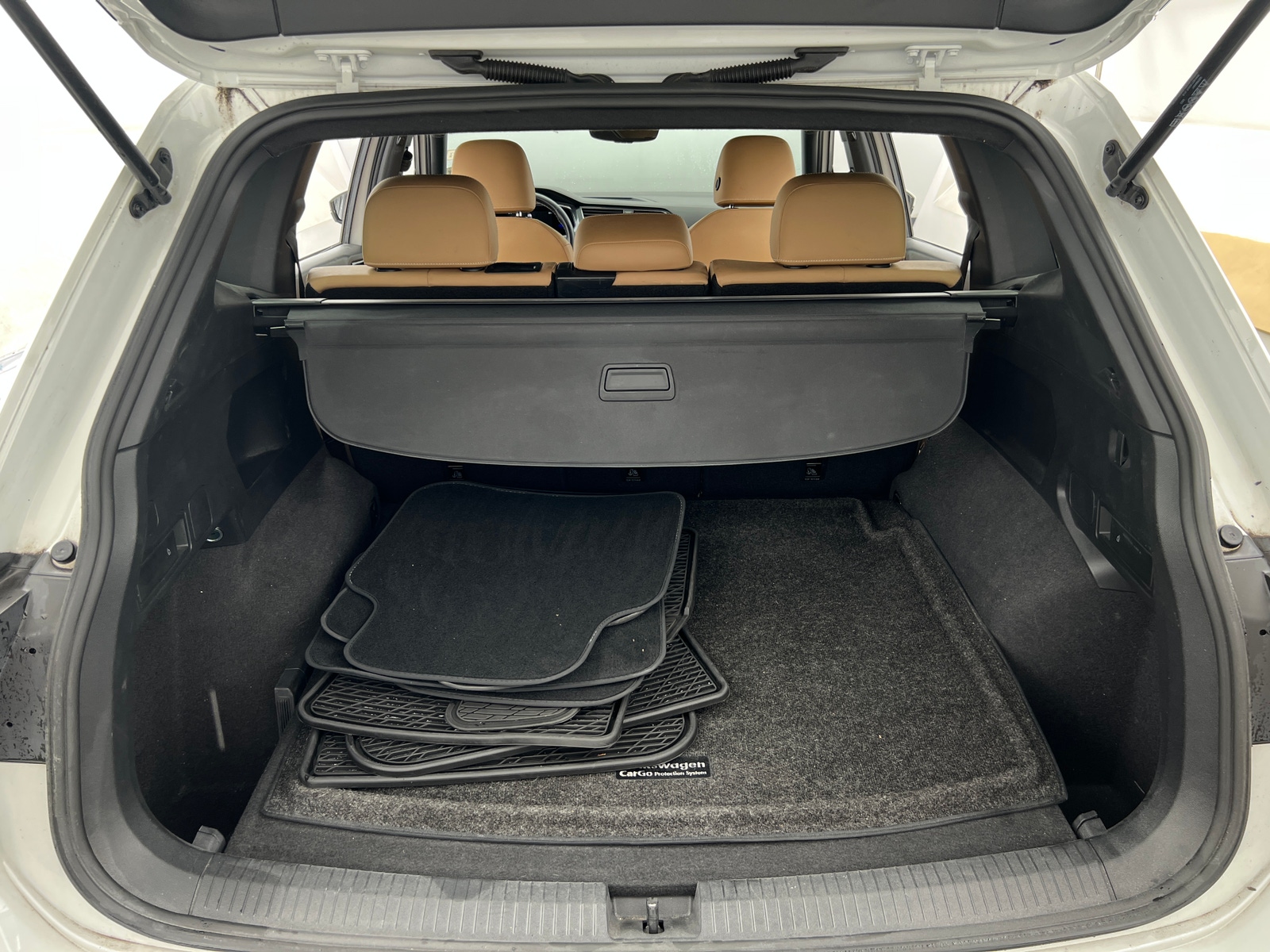 Thumbnail: 2023 Volkswagen Tiguan - 6