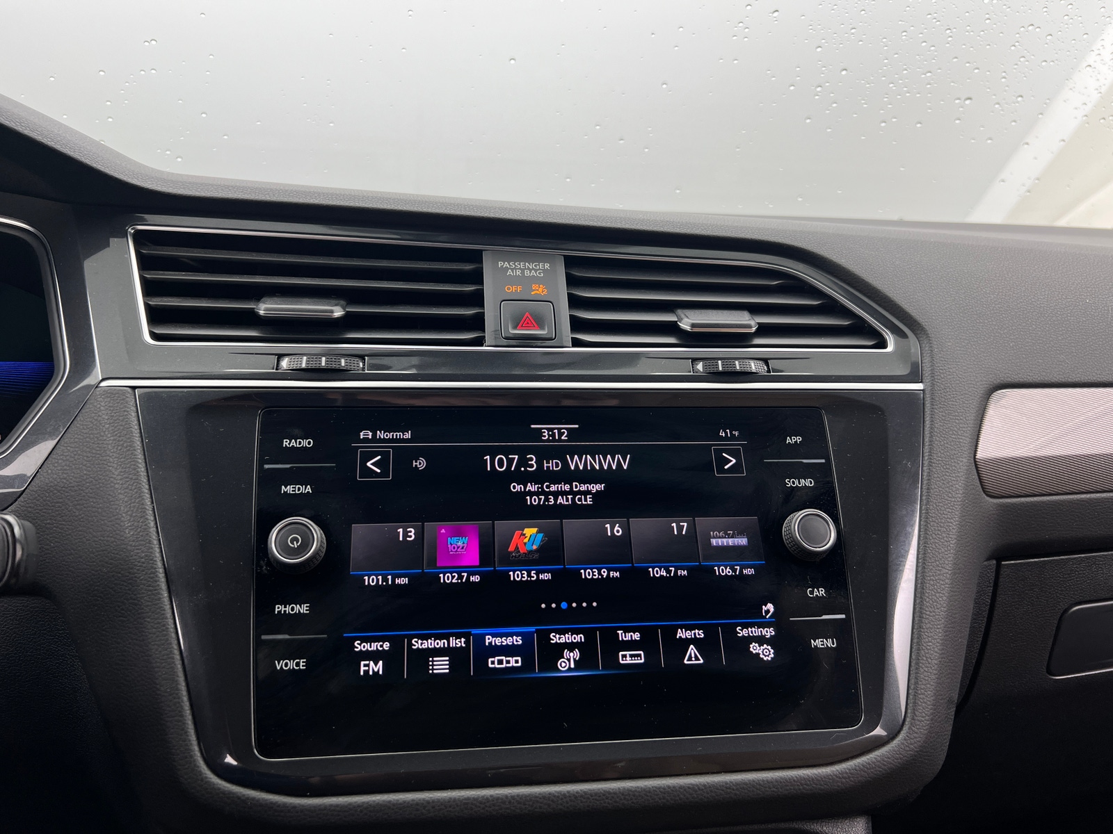 Thumbnail: 2023 Volkswagen Tiguan - 3