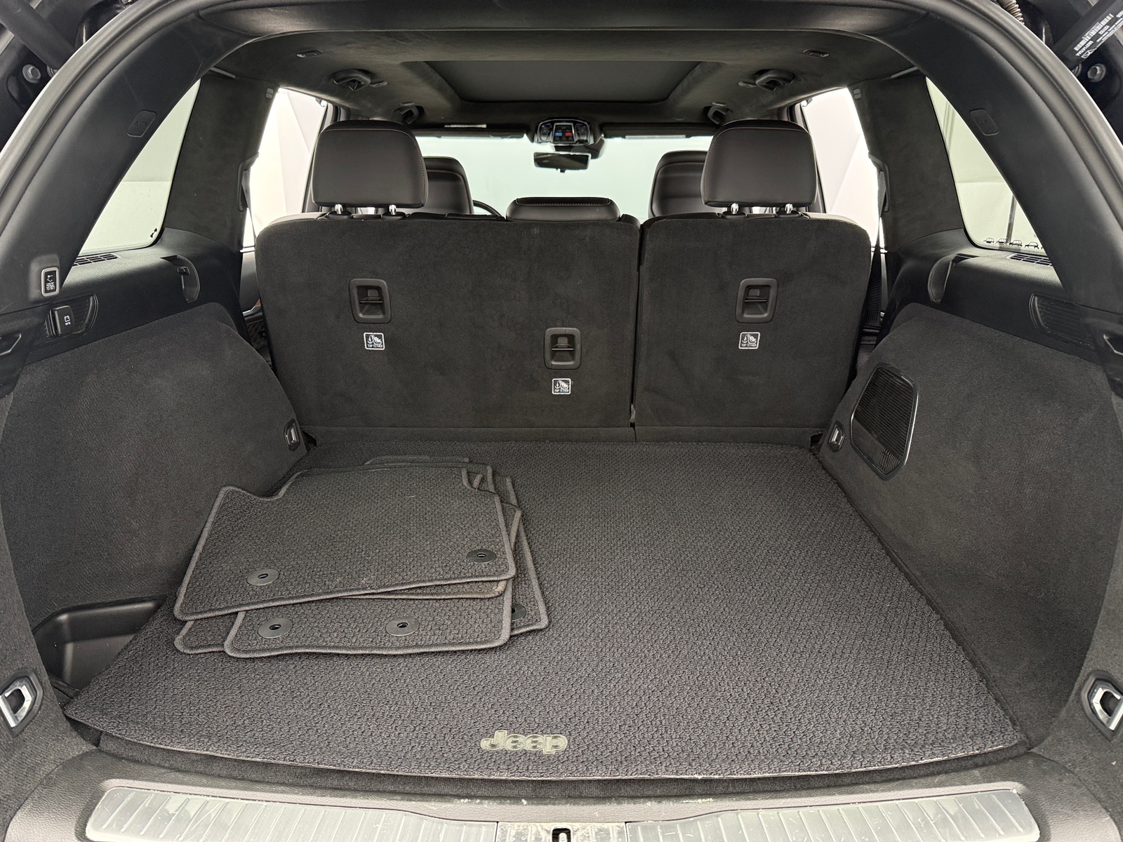 Thumbnail: 2022 Jeep Grand Cherokee - 6