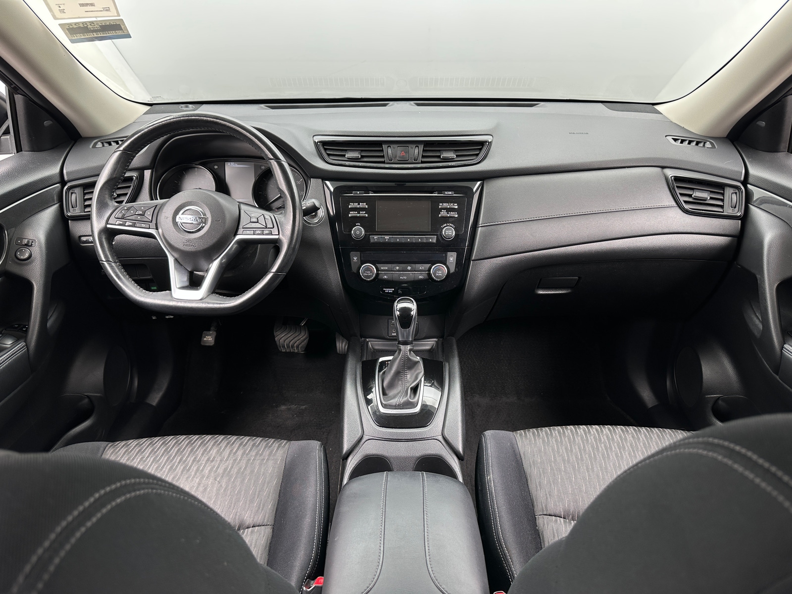 Thumbnail: 2017 Nissan Rogue - 3