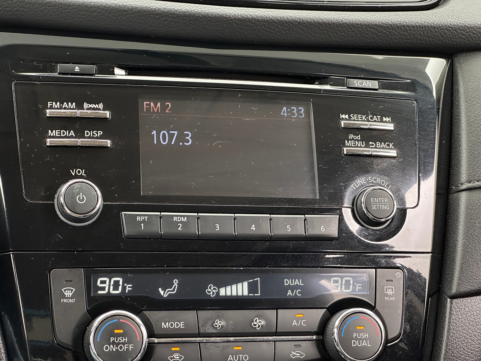 Thumbnail: 2017 Nissan Rogue - 4