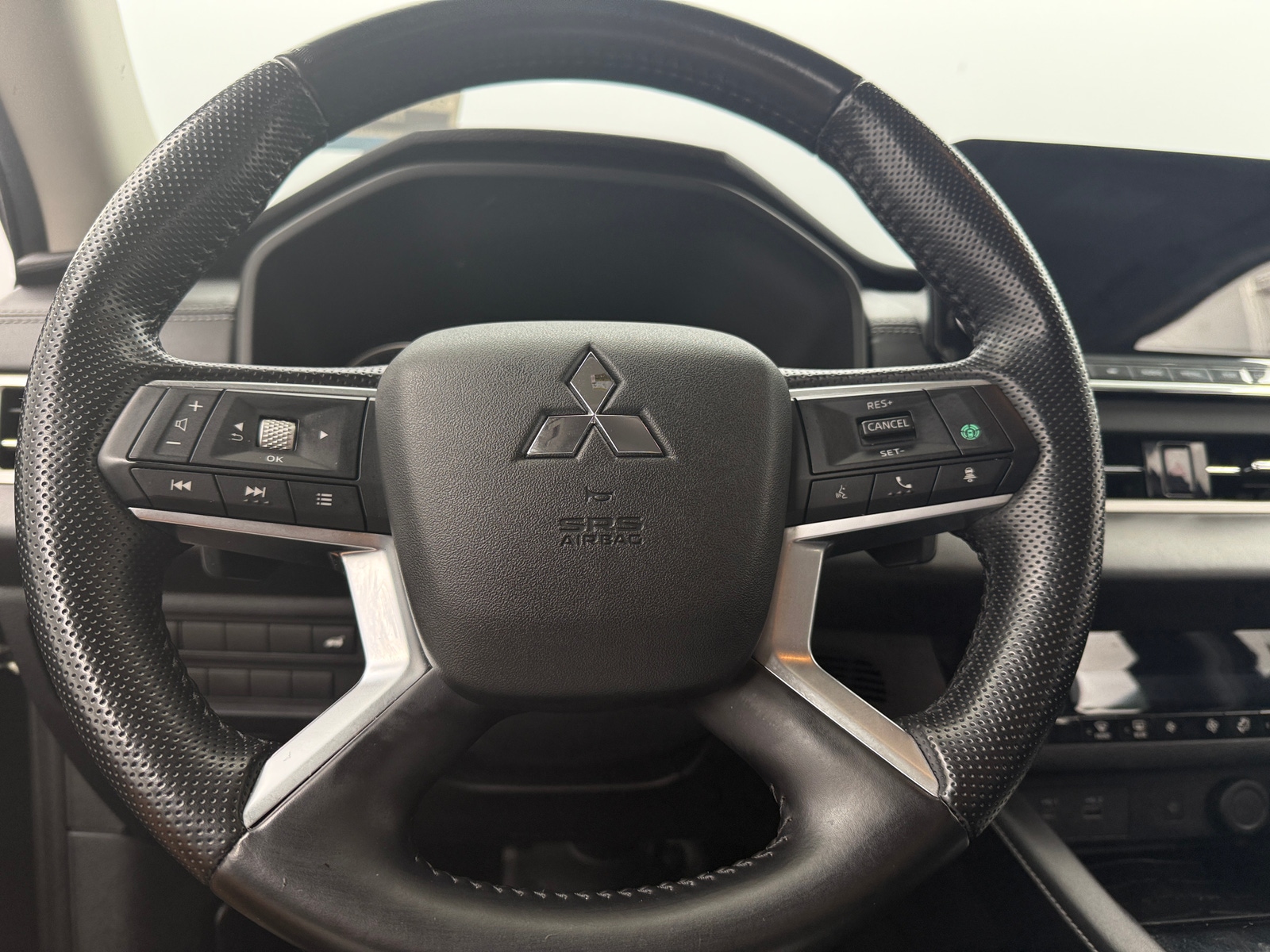 Thumbnail: 2022 Mitsubishi Outlander - 4