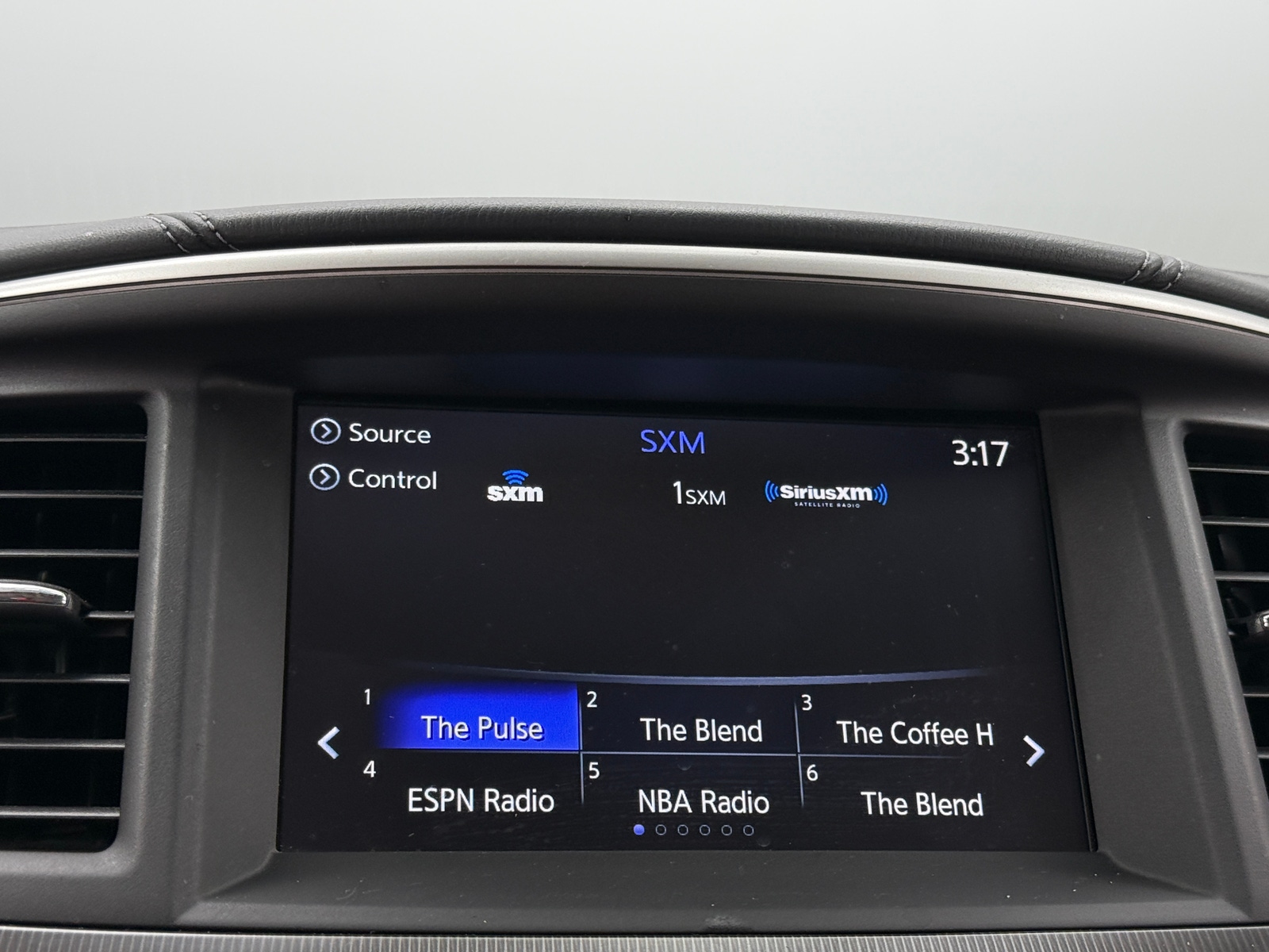 Thumbnail: 2017 INFINITI QX60 - 3