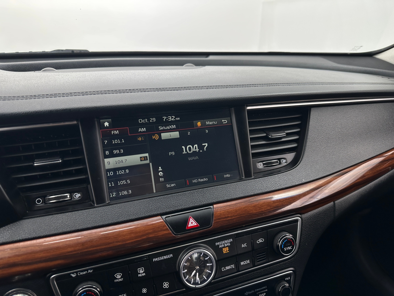 Thumbnail: 2017 Kia Cadenza - 3