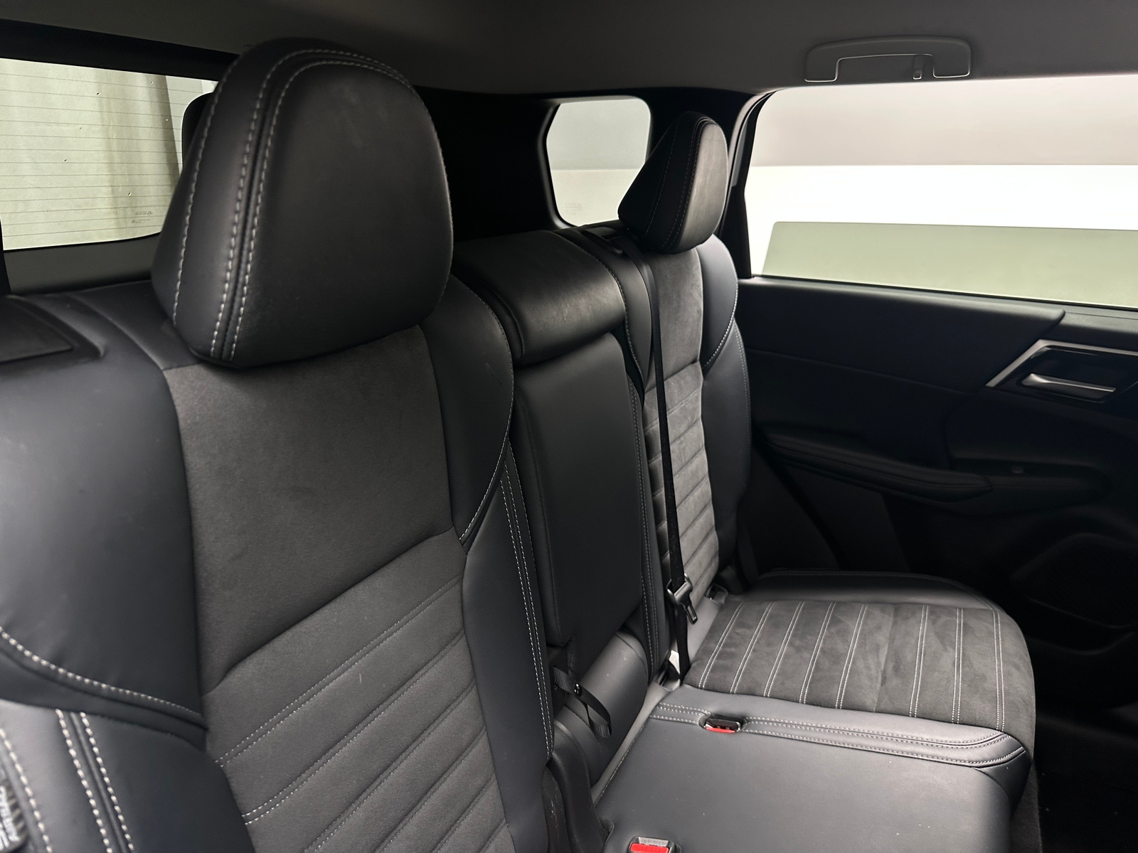 Thumbnail: 2024 Mitsubishi Outlander - 5