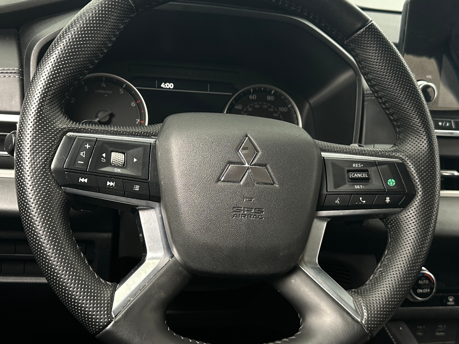 Thumbnail: 2024 Mitsubishi Outlander - 4