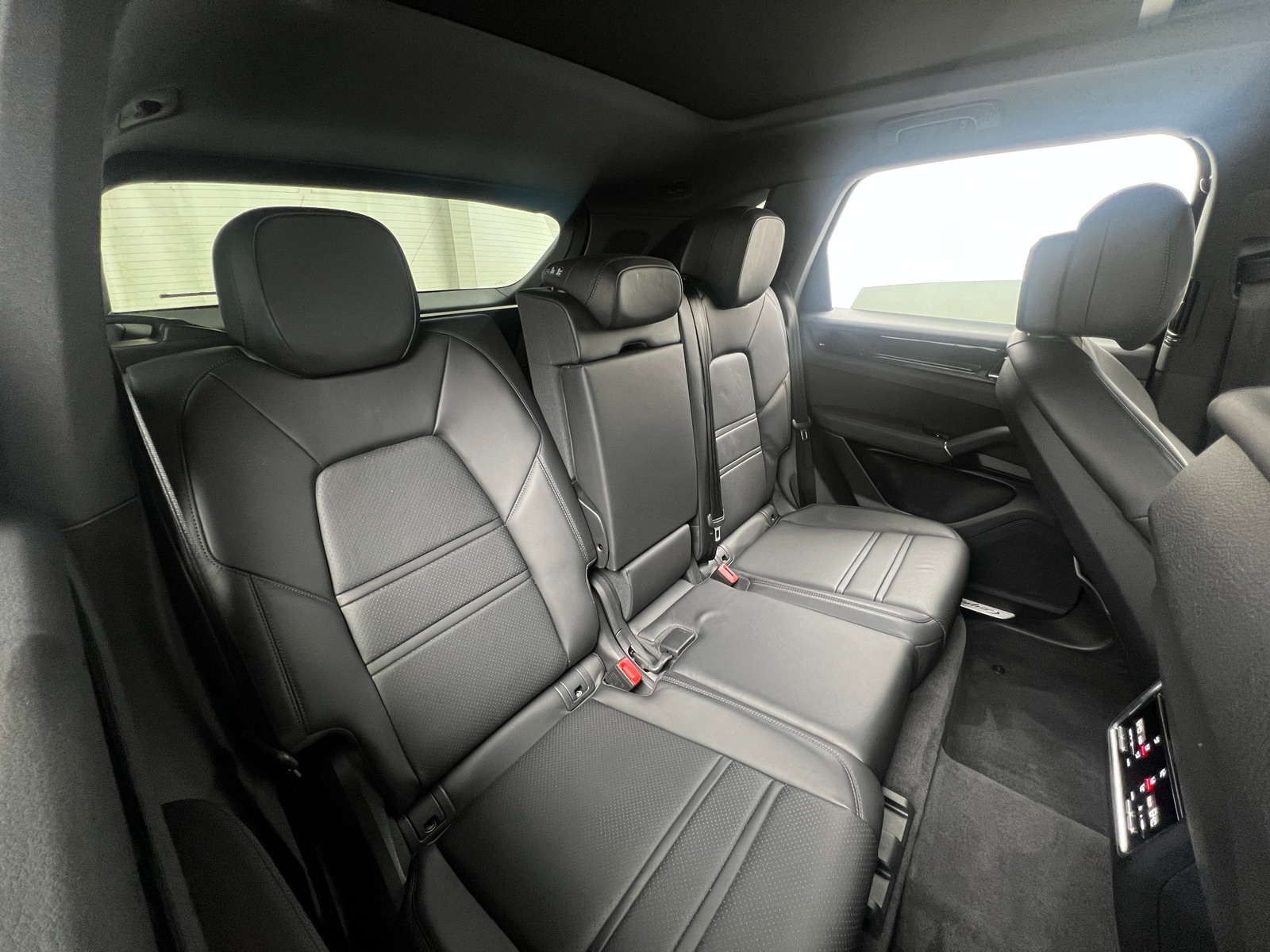 Thumbnail: 2023 Porsche Cayenne - 4