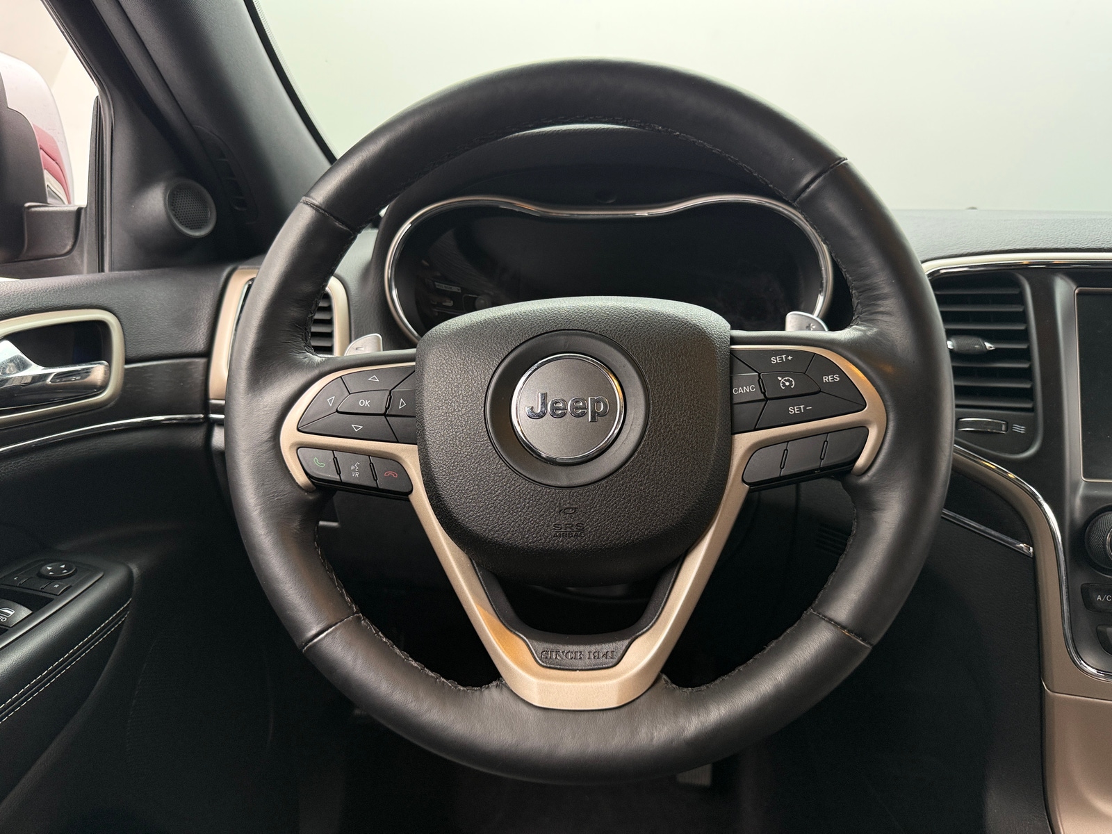 Thumbnail: 2015 Jeep Grand Cherokee - 4