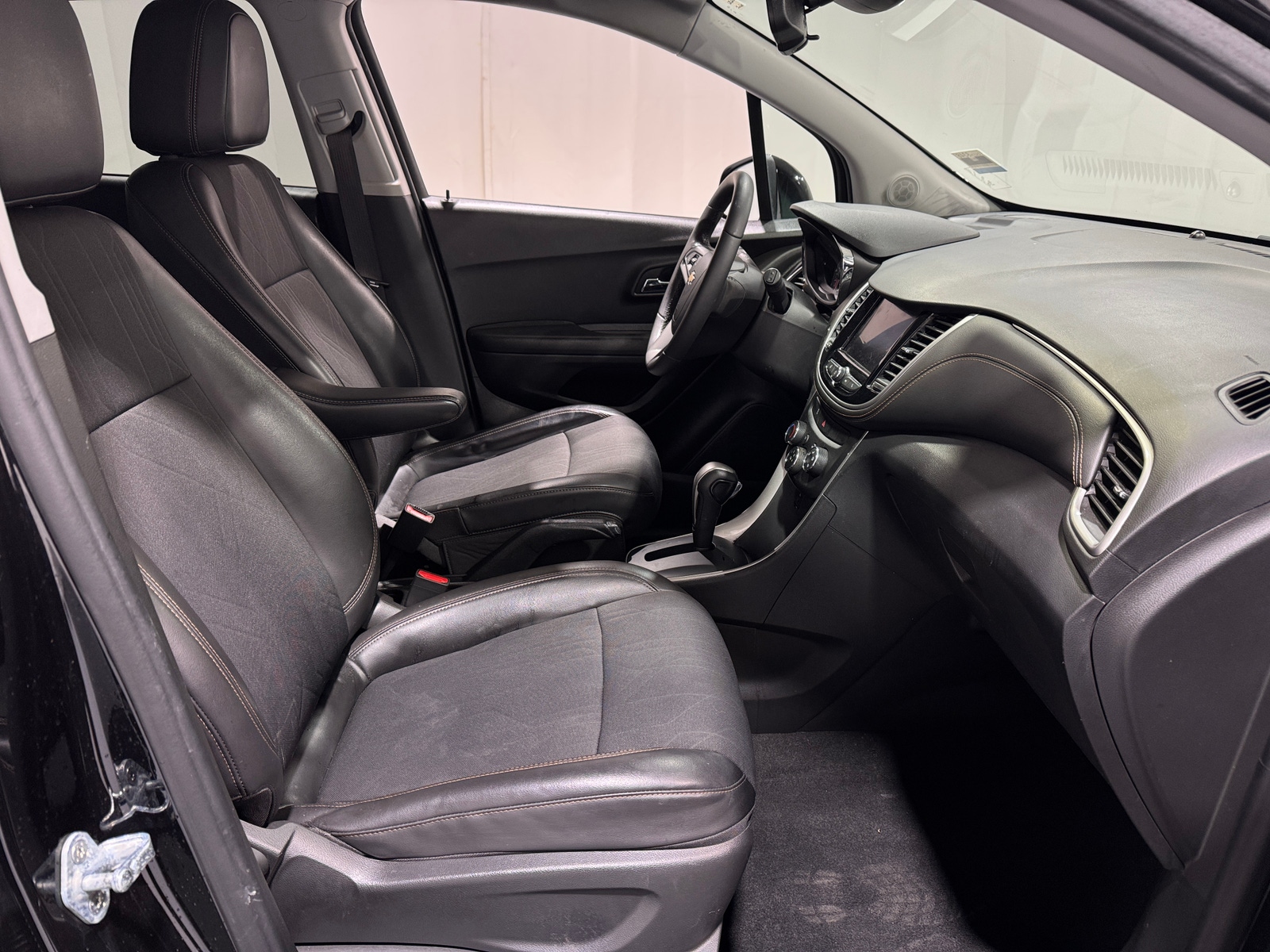 Thumbnail: 2022 Chevrolet Trax - 2