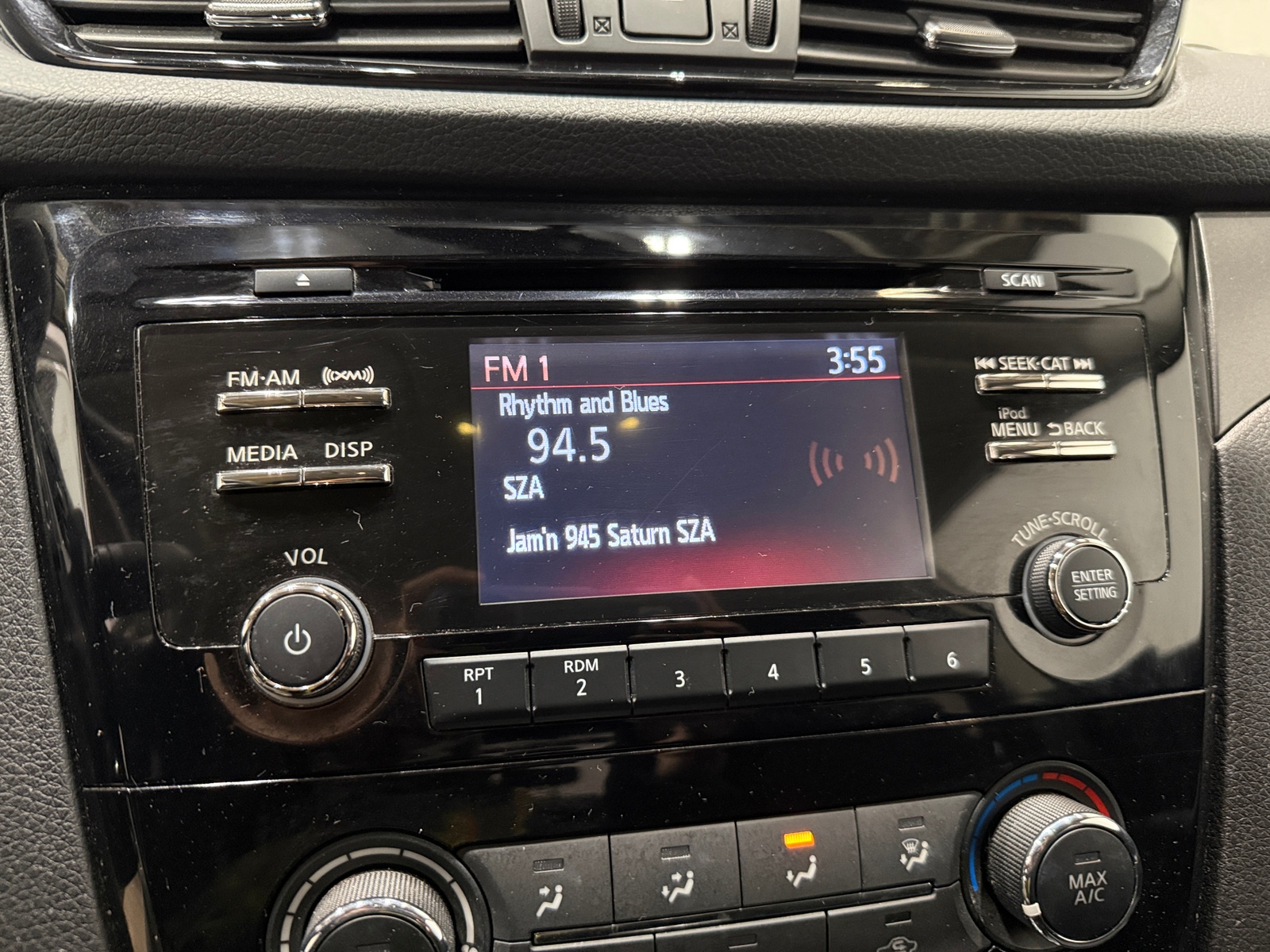 Thumbnail: 2017 Nissan Rogue Sport - 4