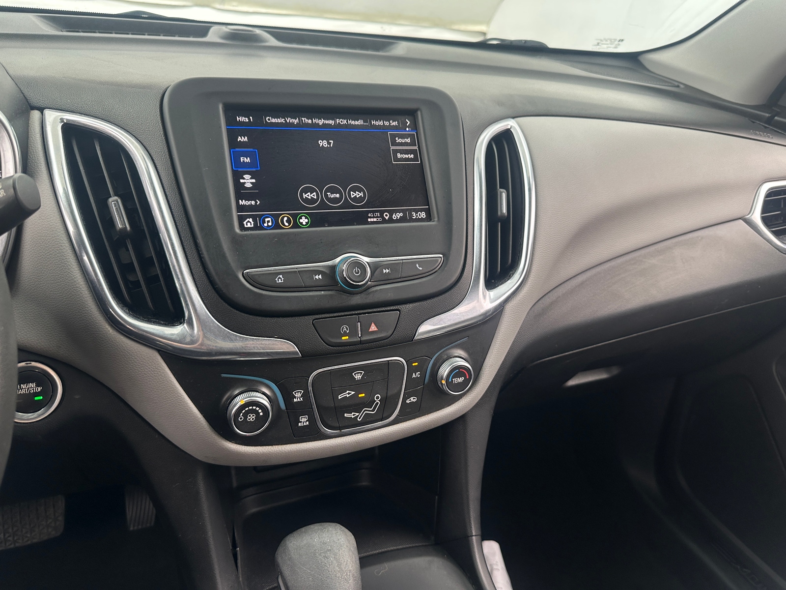 Thumbnail: 2022 Chevrolet Equinox - 4