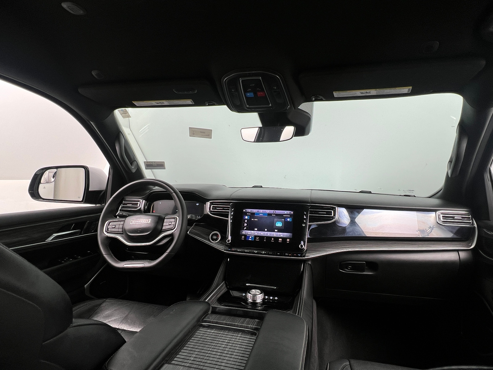 Thumbnail: 2022 Jeep Wagoneer - 2