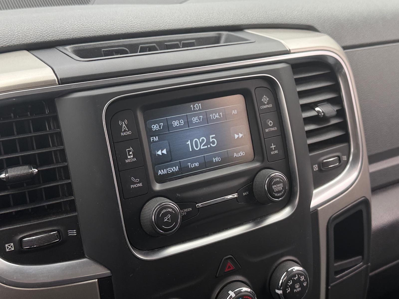 Thumbnail: 2019 RAM 1500 Classic - 4