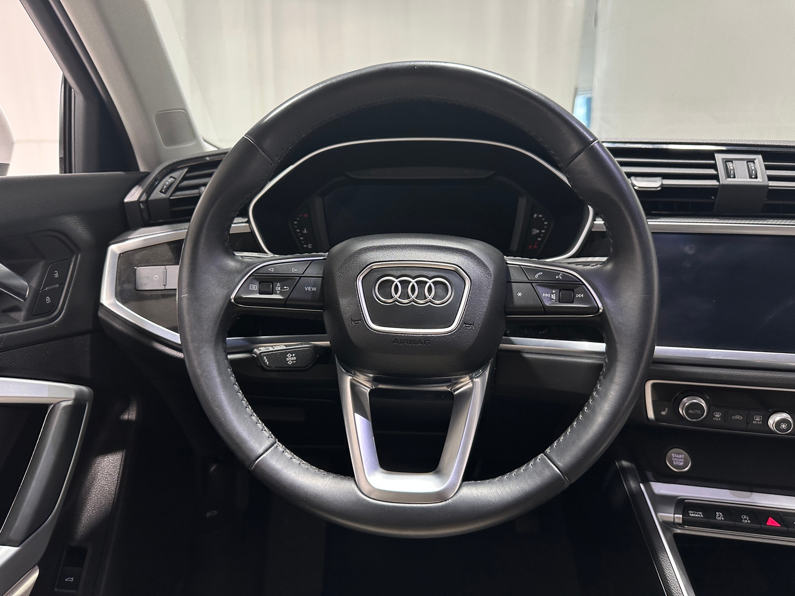 Thumbnail: 2020 Audi Q3 - 4