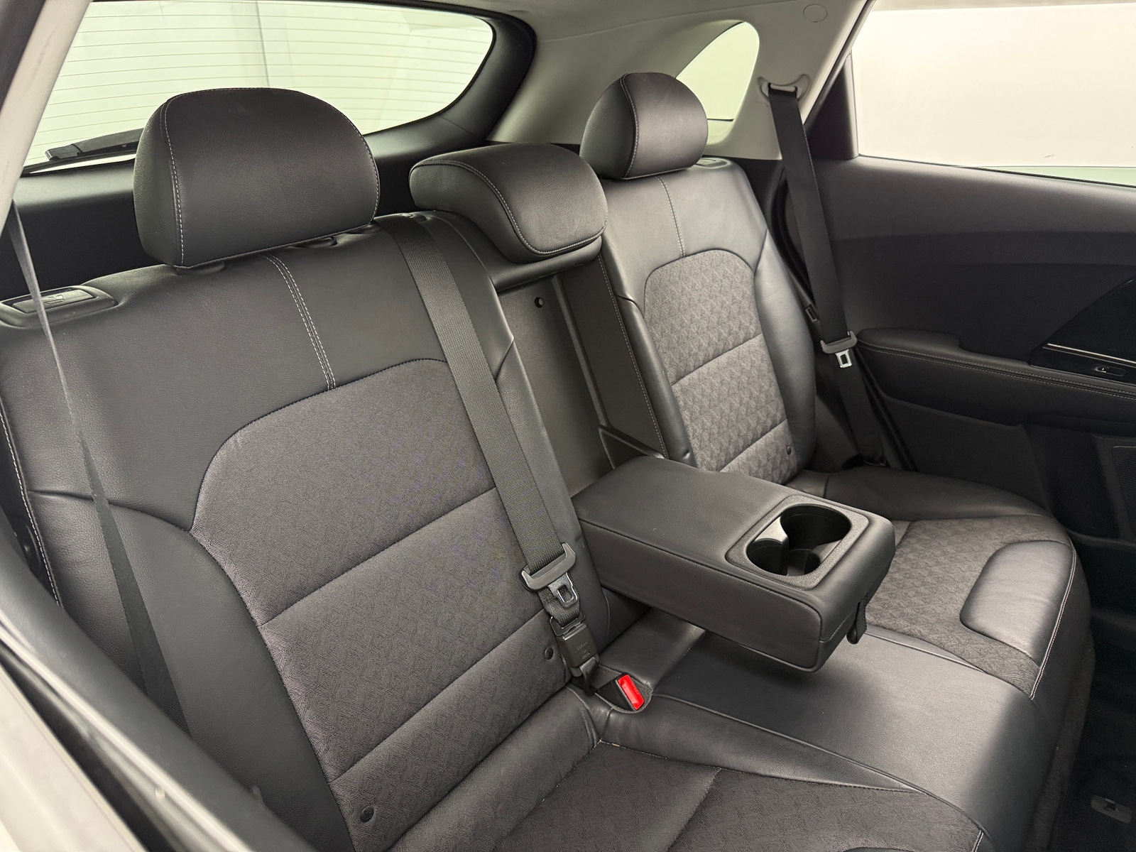 Thumbnail: 2018 Kia Niro - 6