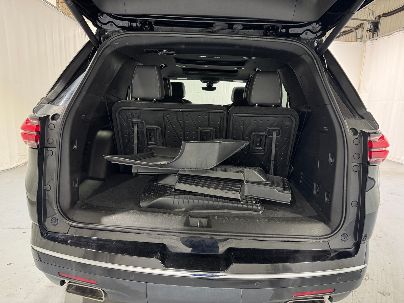 Thumbnail: 2023 Chevrolet Traverse - 6