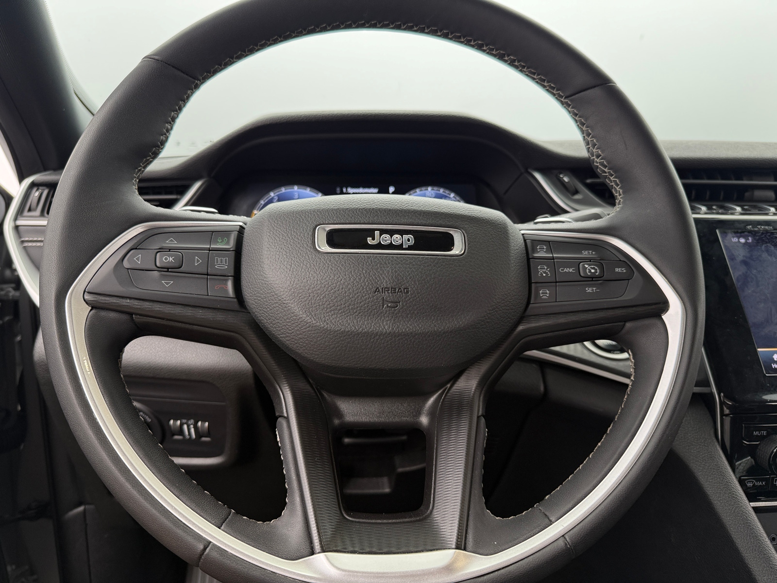 Thumbnail: 2024 Jeep Grand Cherokee - 4