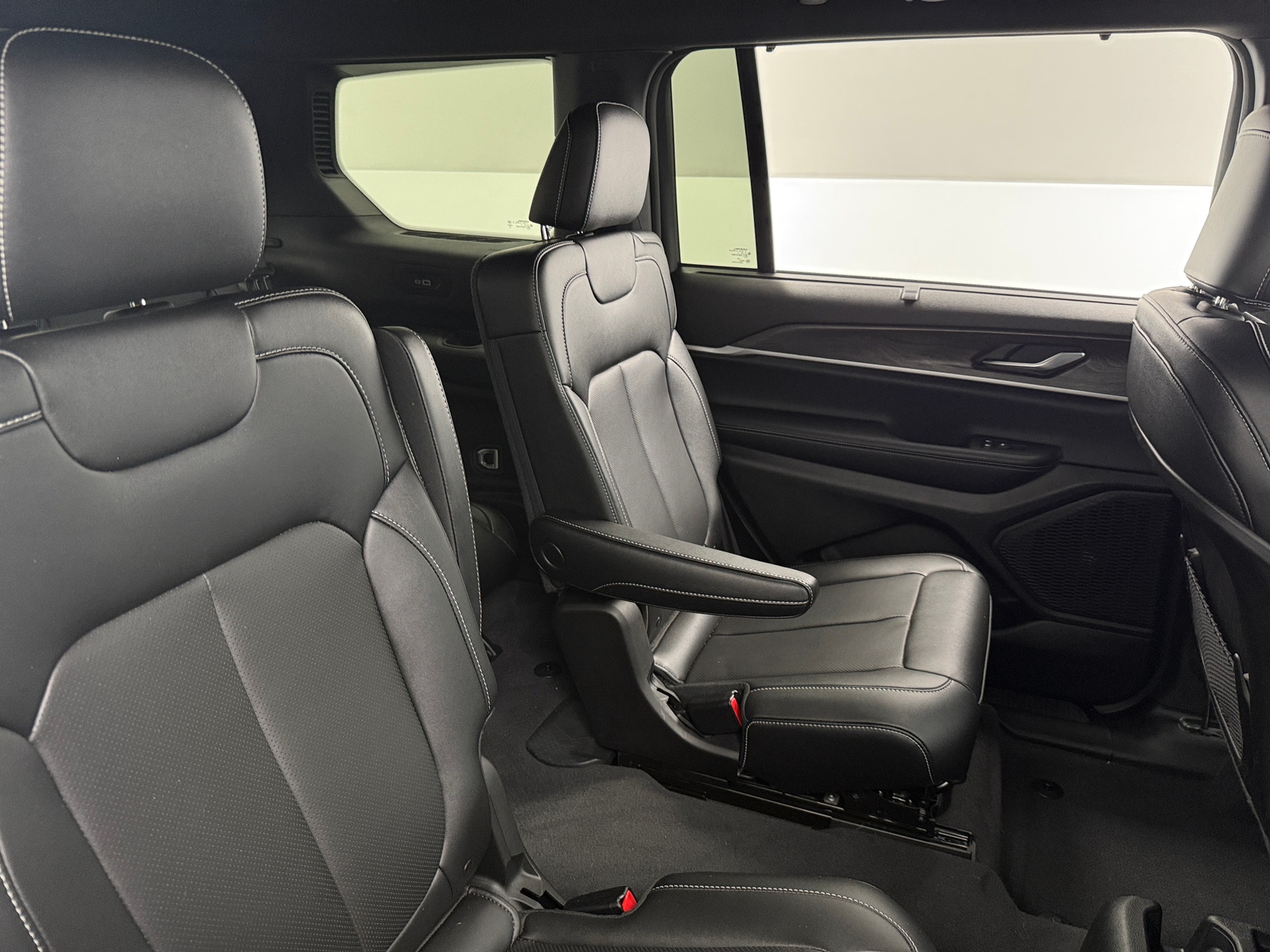 Thumbnail: 2024 Jeep Grand Cherokee L - 5