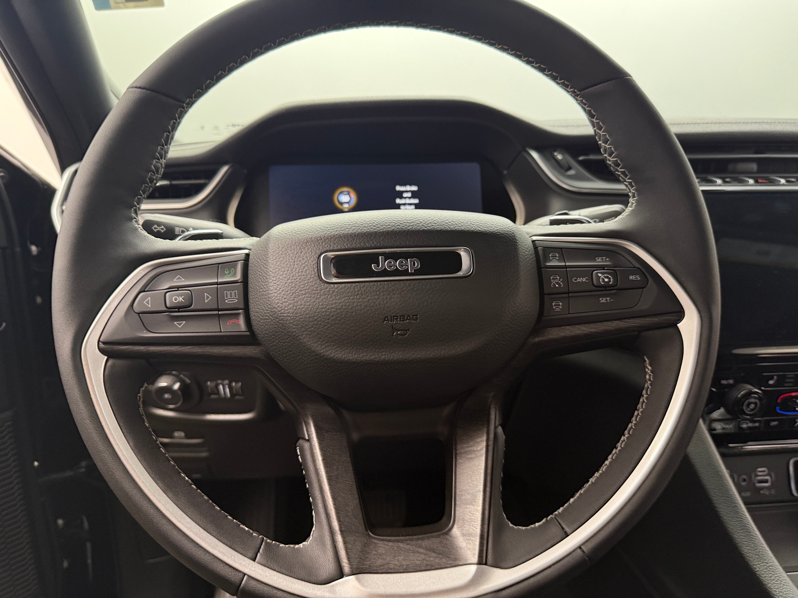 Thumbnail: 2024 Jeep Grand Cherokee L - 4