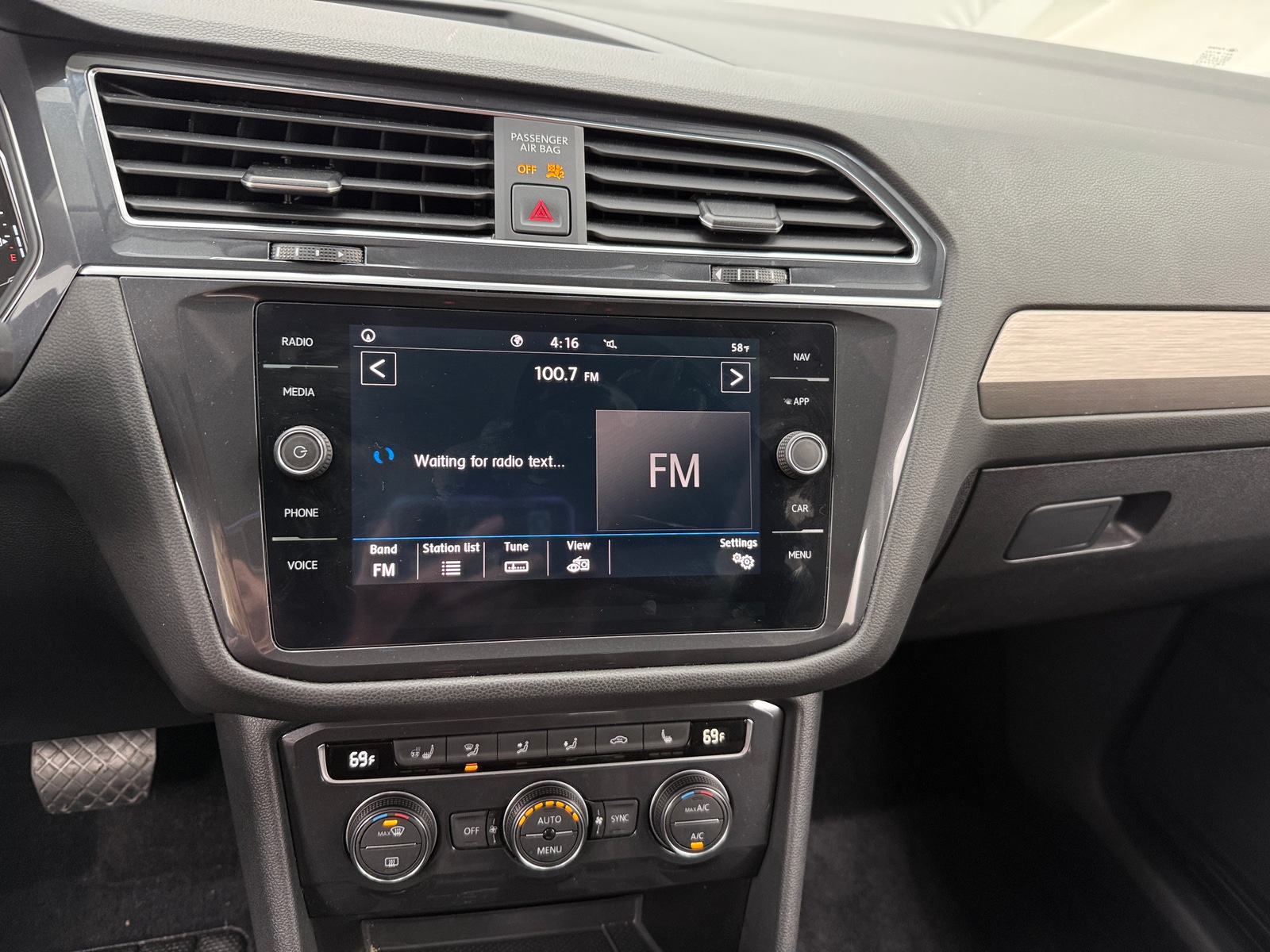 Thumbnail: 2020 Volkswagen Tiguan - 3