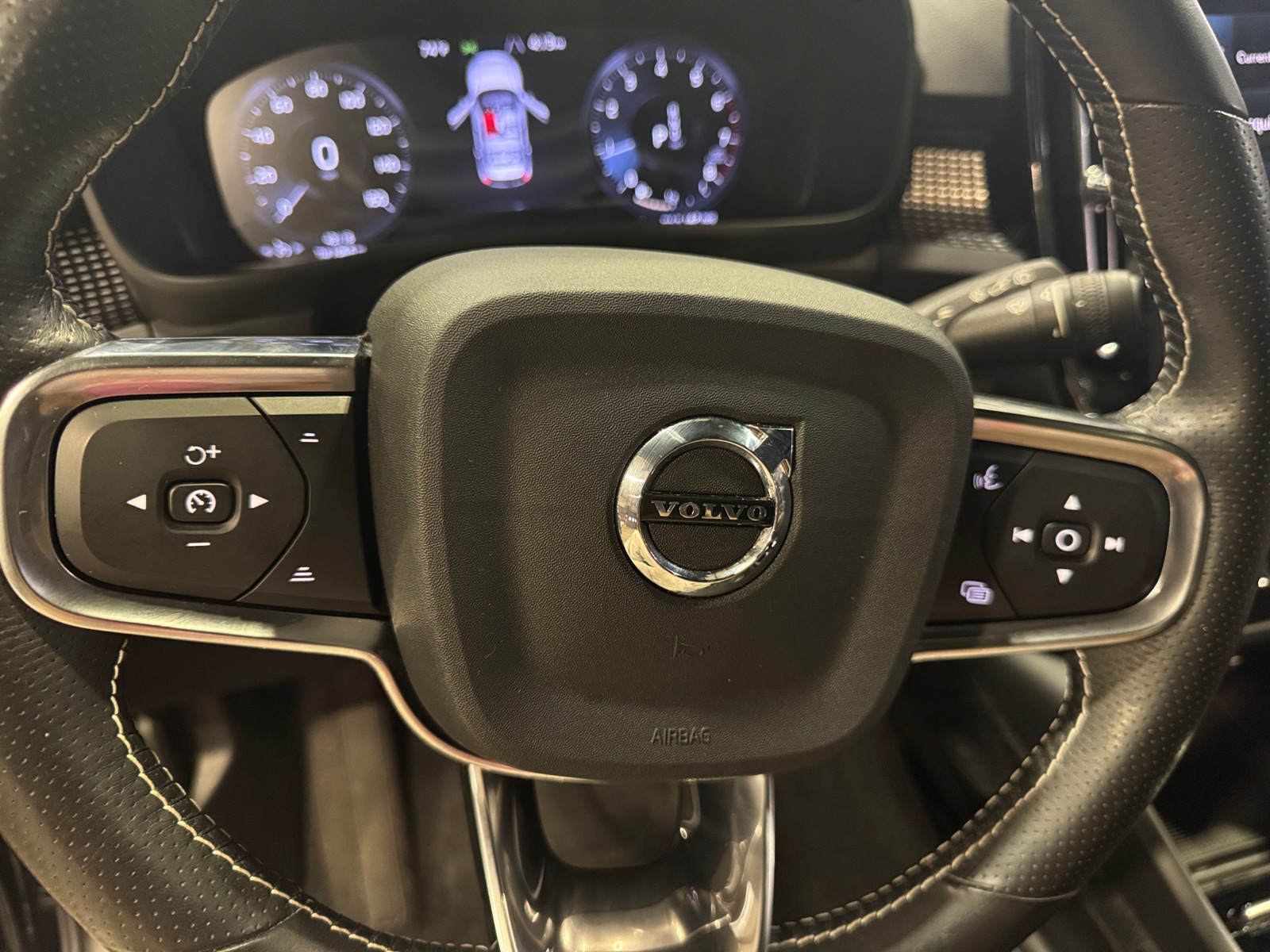 Thumbnail: 2021 Volvo XC40 - 4