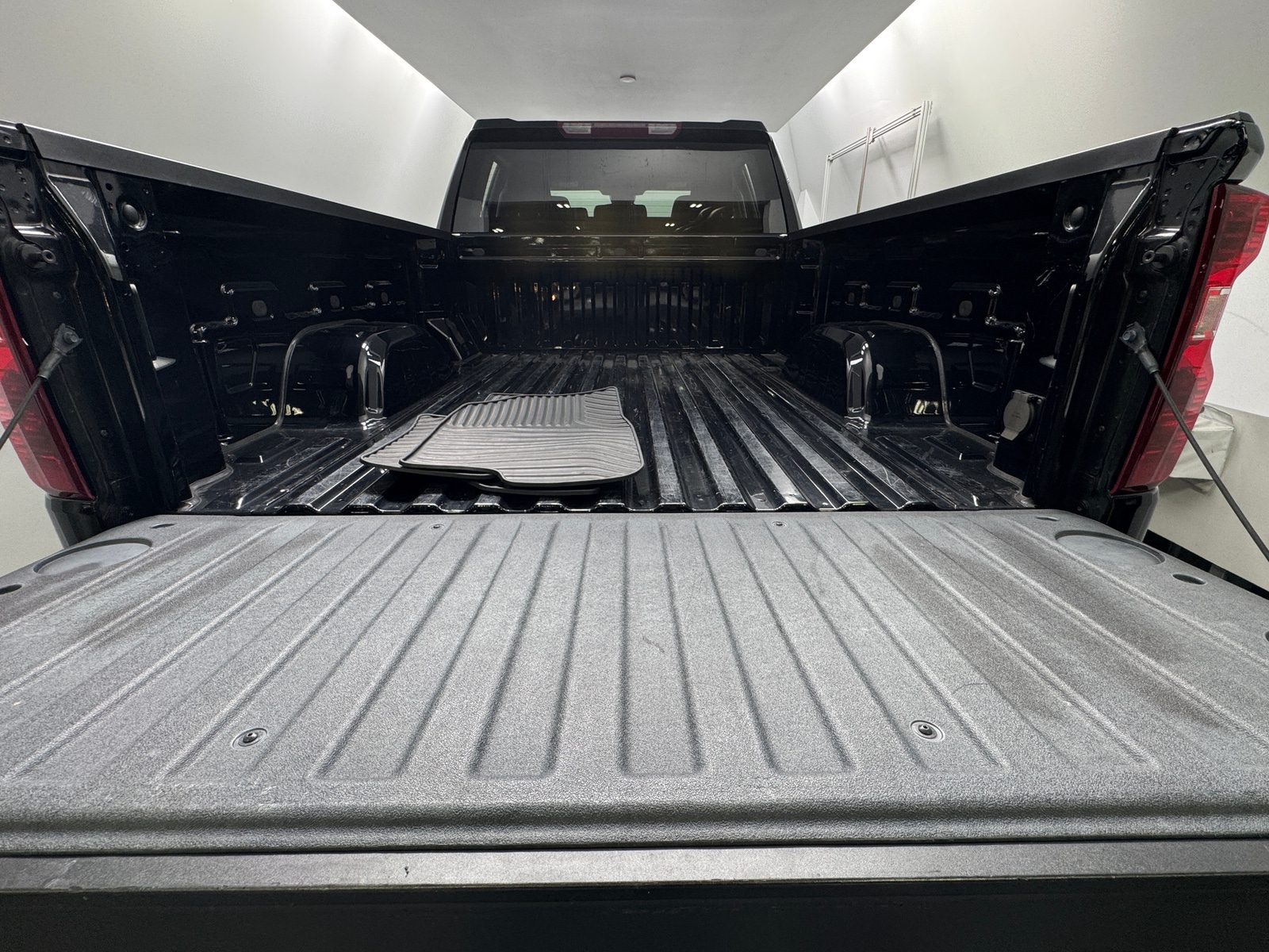 Thumbnail: 2023 Chevrolet Silverado 1500 - 7