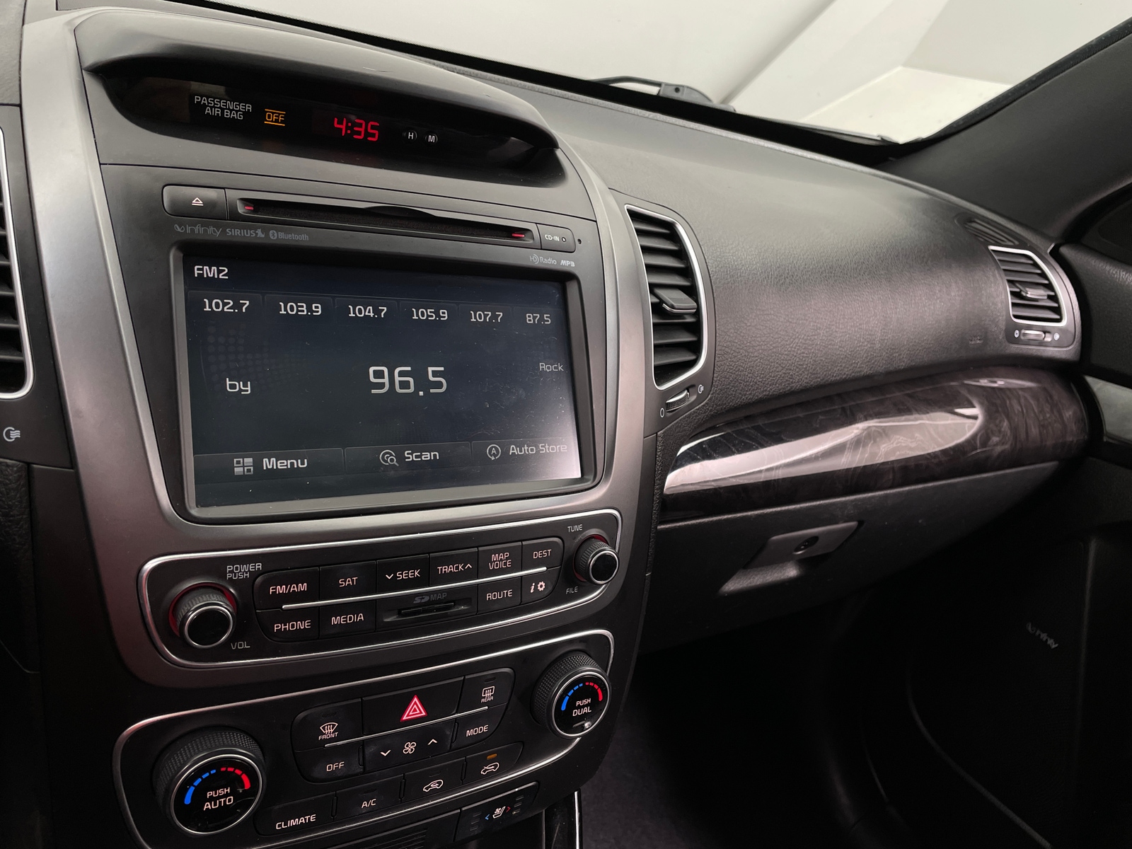 Thumbnail: 2014 Kia Sorento - 3