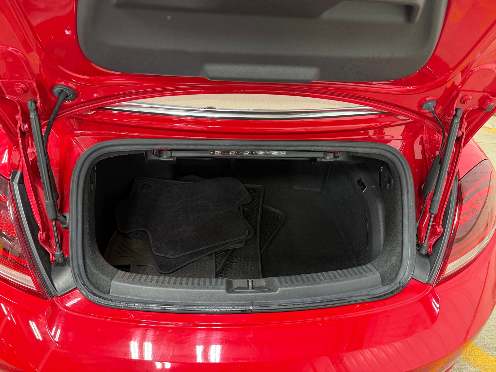 Thumbnail: 2019 Volkswagen Beetle - 6