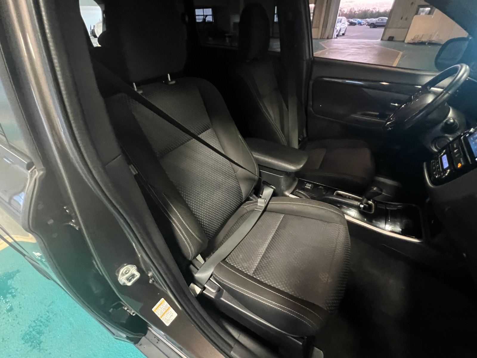 Thumbnail: 2018 Mitsubishi Outlander - 2