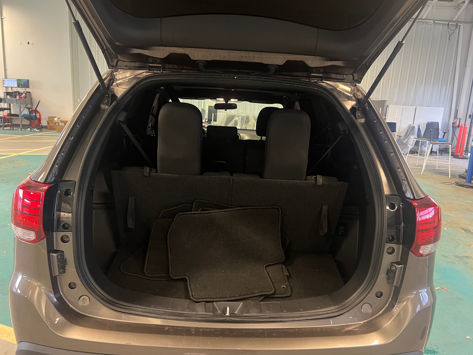 Thumbnail: 2018 Mitsubishi Outlander - 7