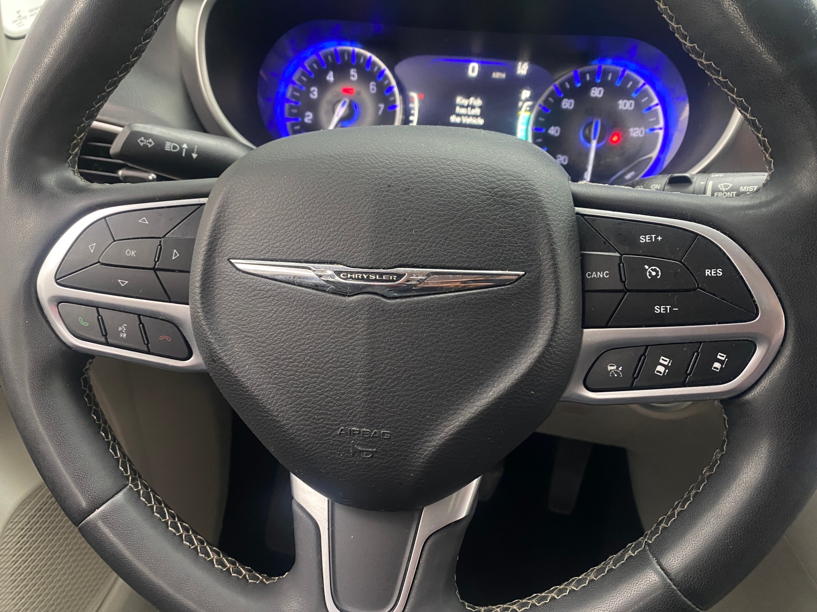 Thumbnail: 2022 Chrysler Pacifica - 4