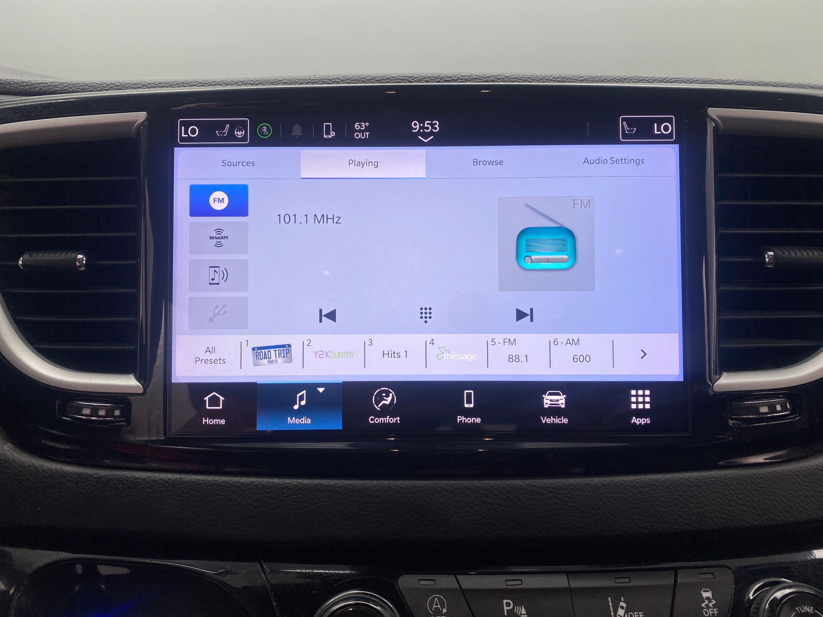 Thumbnail: 2022 Chrysler Pacifica - 3