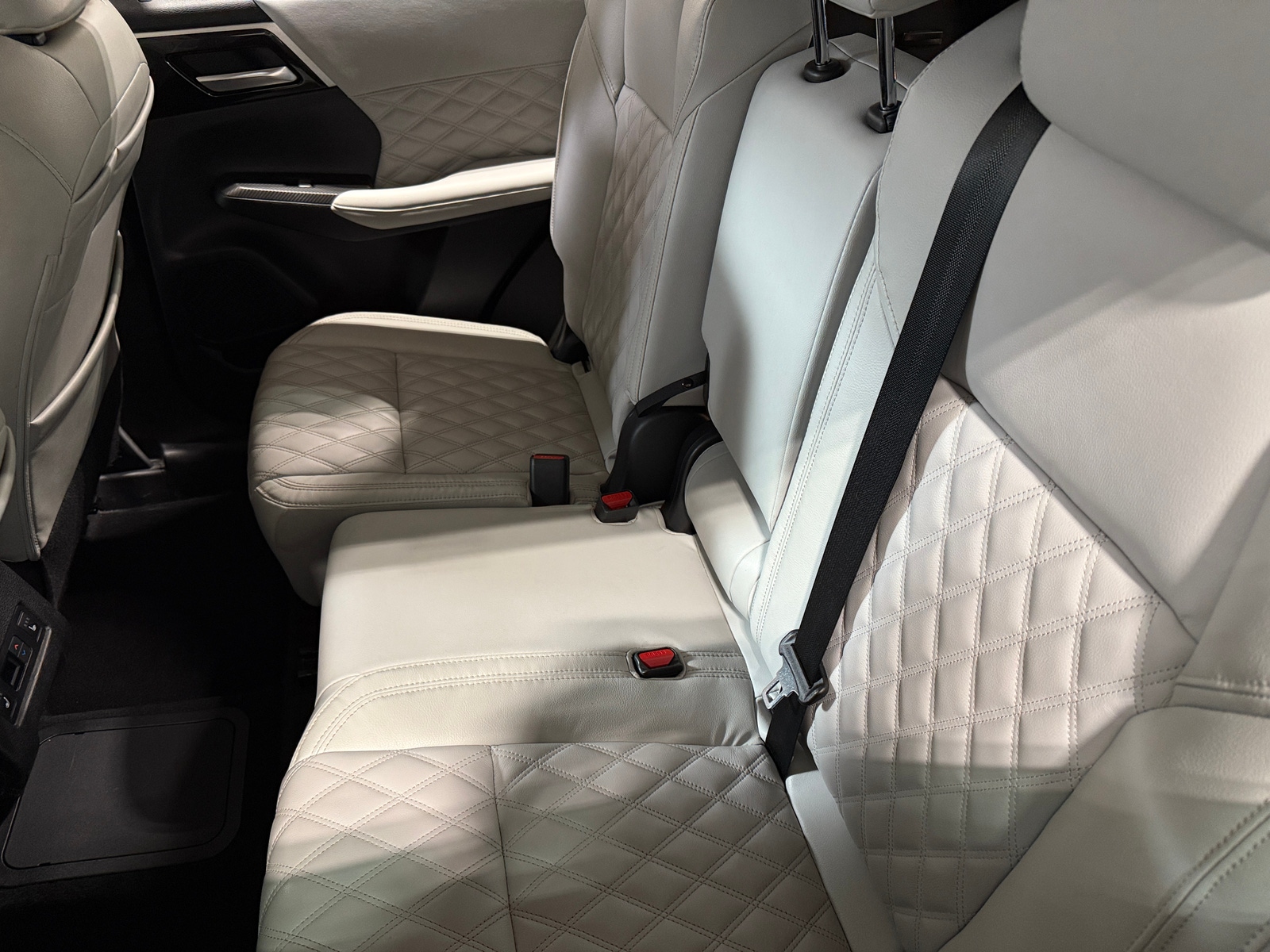 Thumbnail: 2023 Mitsubishi Outlander - 5