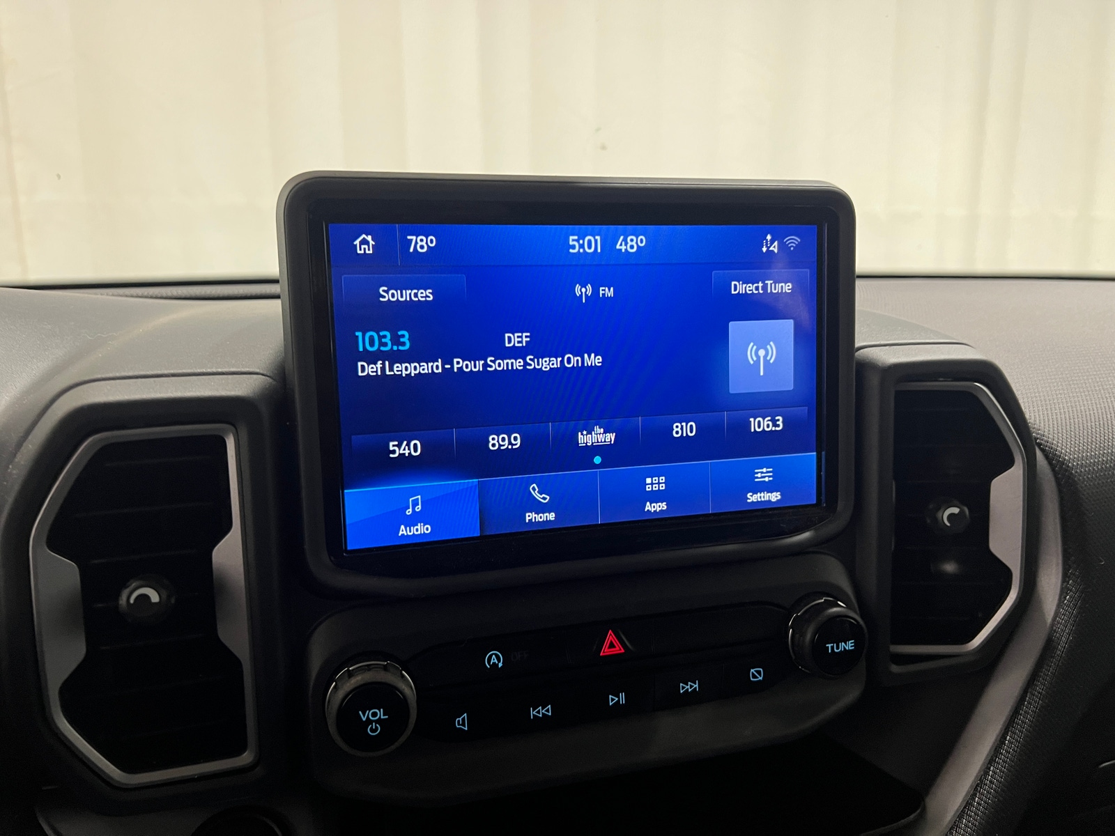 Thumbnail: 2022 Ford Bronco Sport - 4