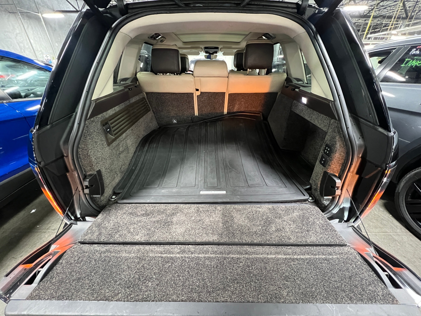 Thumbnail: 2021 Land Rover Range Rover - 6