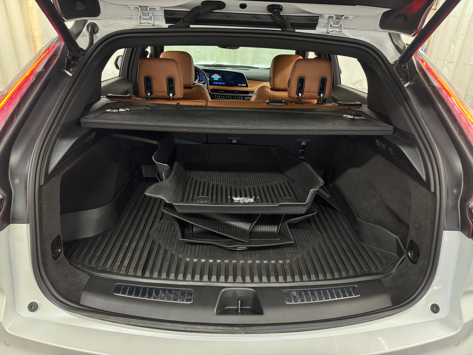 Thumbnail: 2025 Cadillac XT4 - 6