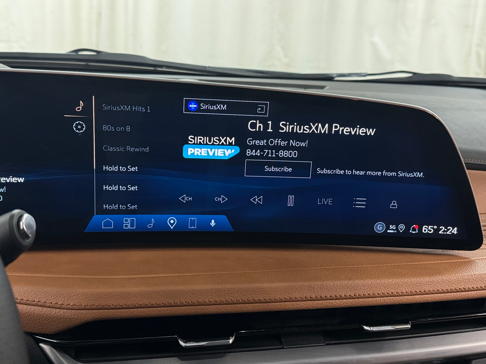 Thumbnail: 2025 Cadillac XT4 - 3