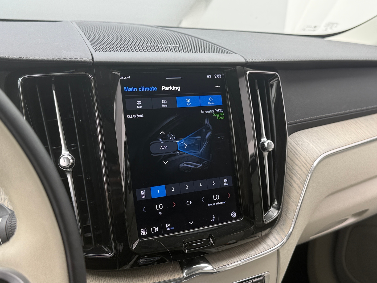 Thumbnail: 2022 Volvo XC60 - 3