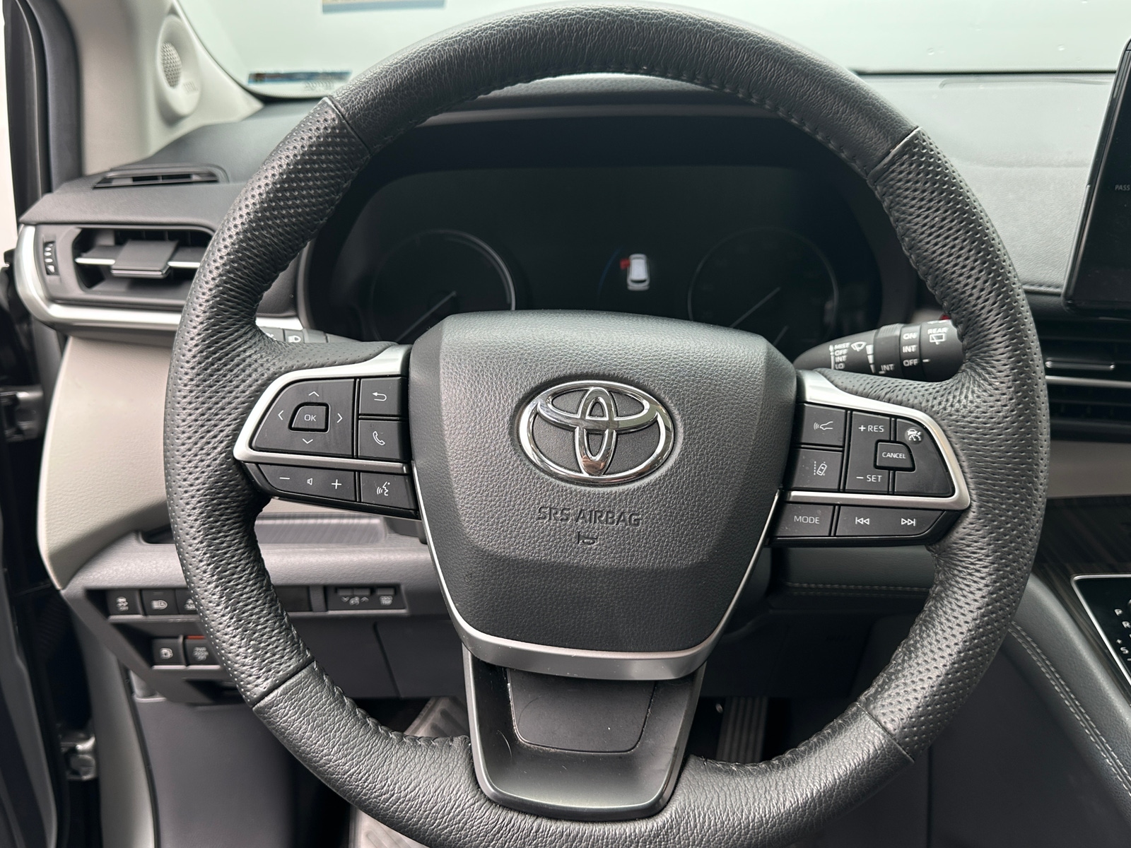 Thumbnail: 2024 Toyota Sienna - 4