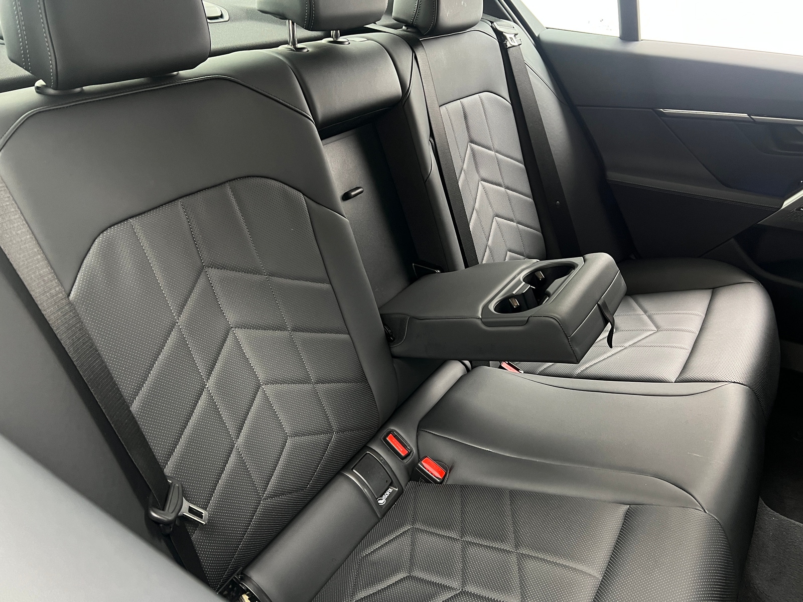 Thumbnail: 2025 BMW 5 Series - 5