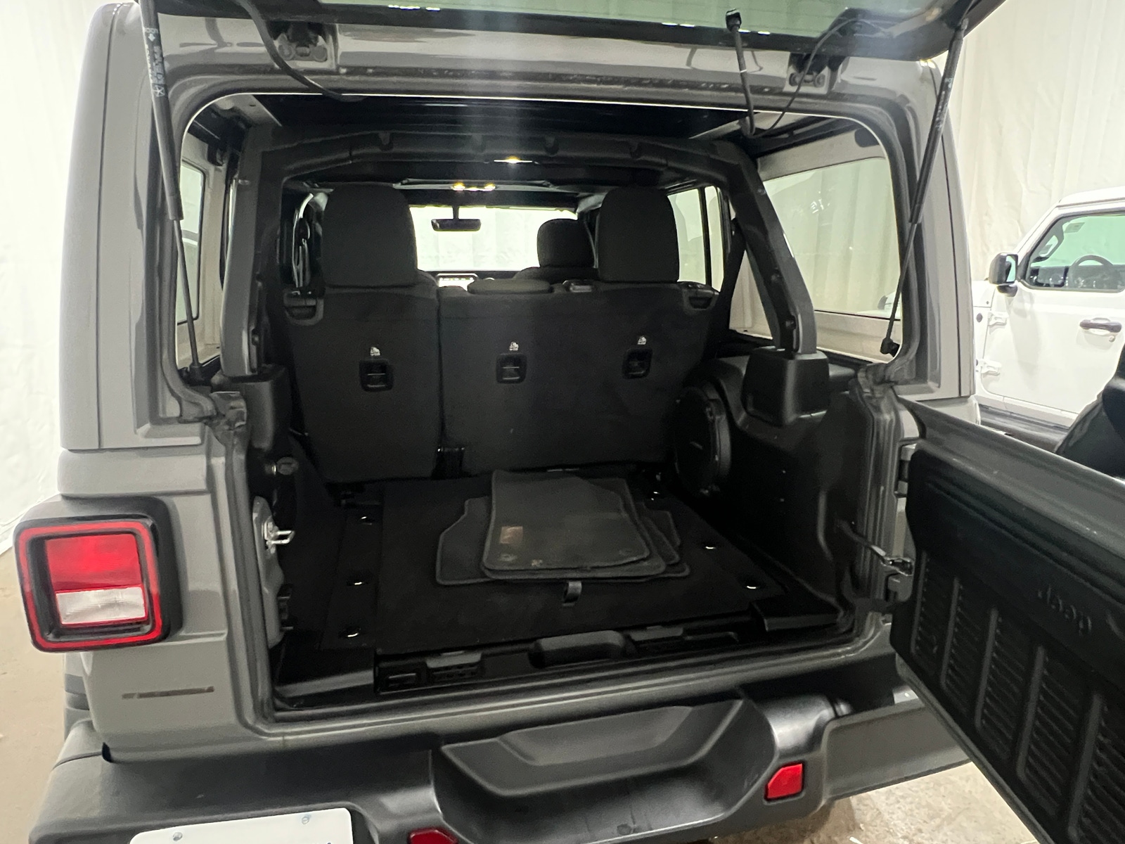 Thumbnail: 2020 Jeep Wrangler - 7