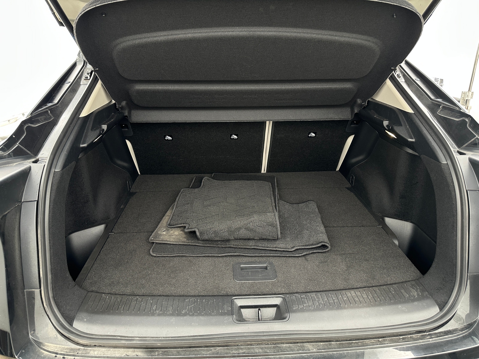 Thumbnail: 2023 Nissan Ariya - 6