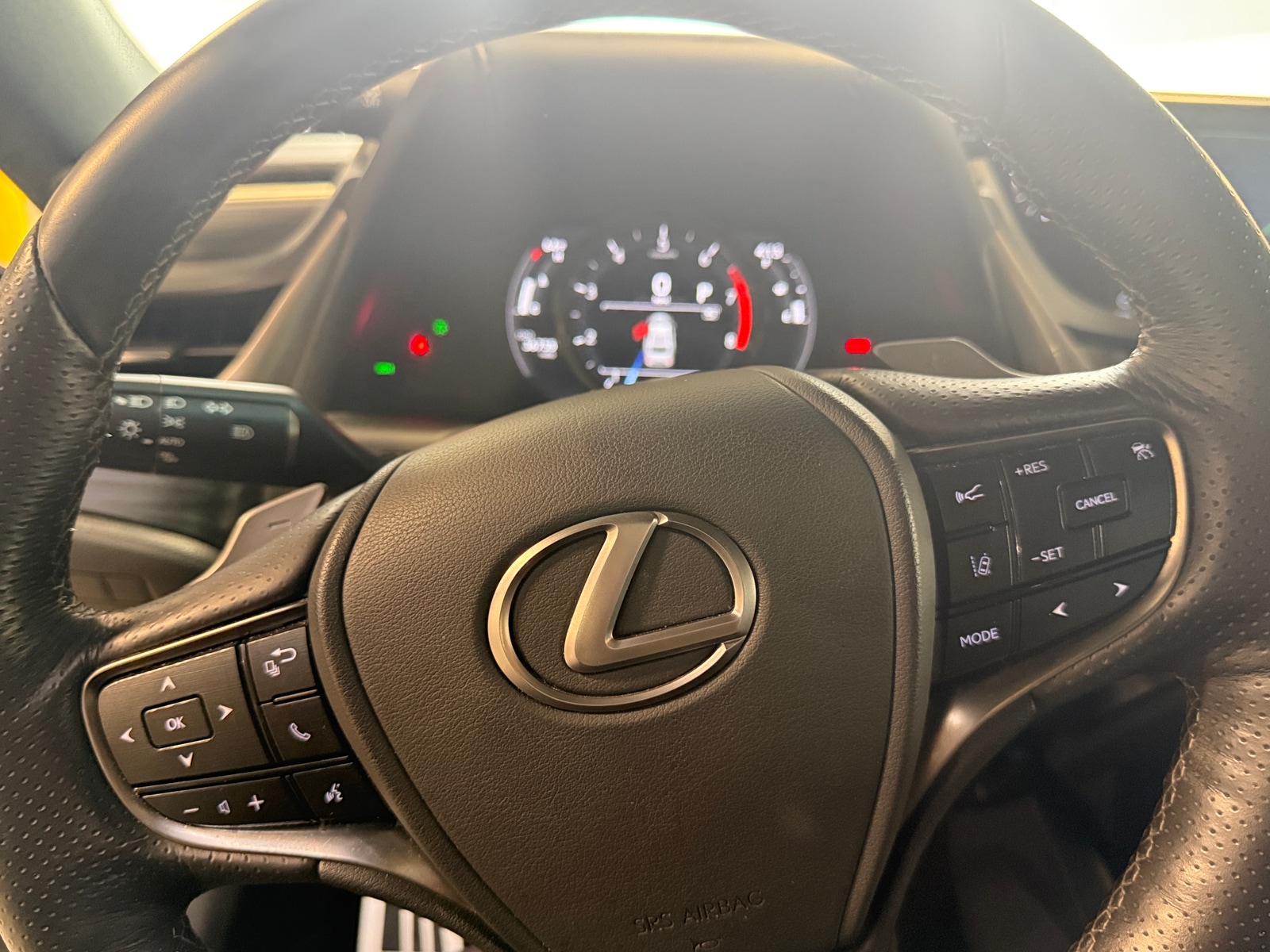 Thumbnail: 2020 Lexus ES - 4