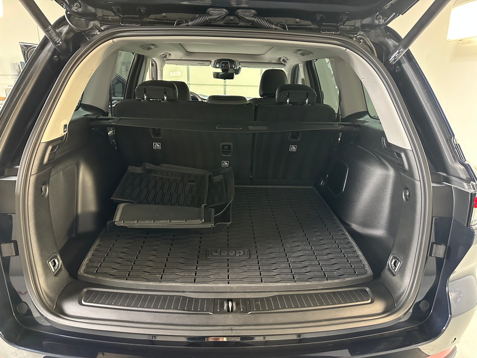 Thumbnail: 2023 Jeep Grand Cherokee - 6