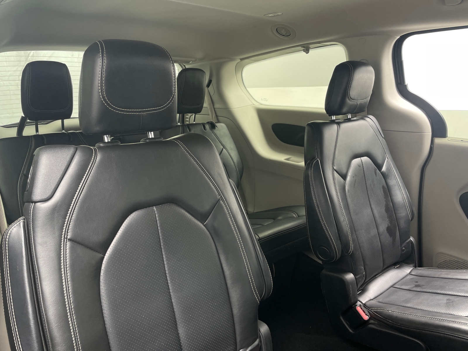 Thumbnail: 2020 Chrysler Voyager - 5