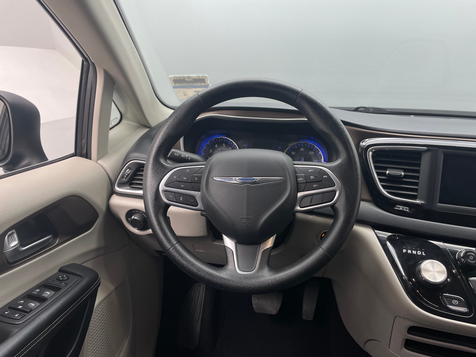 Thumbnail: 2020 Chrysler Voyager - 4