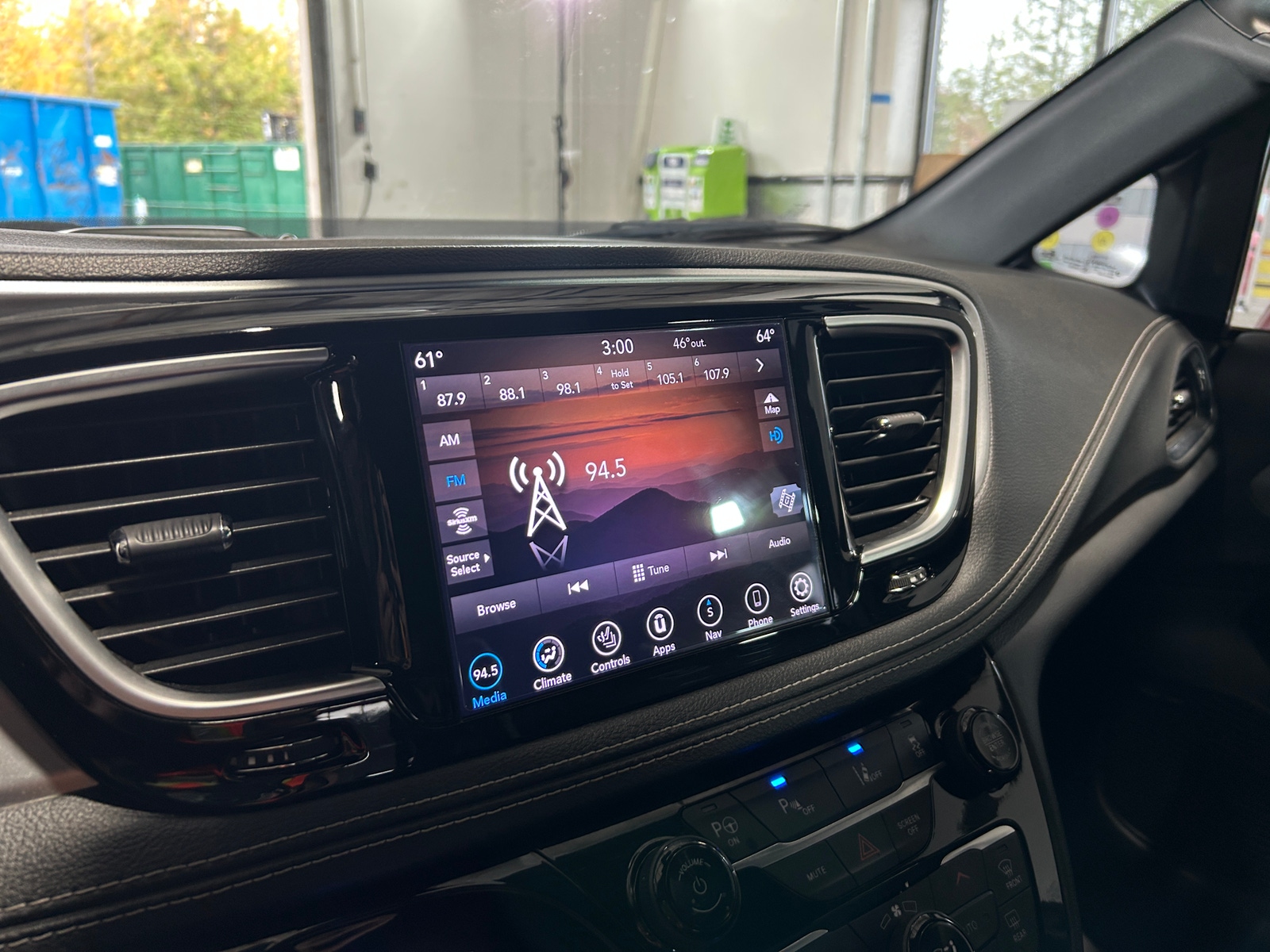 Thumbnail: 2020 Chrysler Pacifica - 3