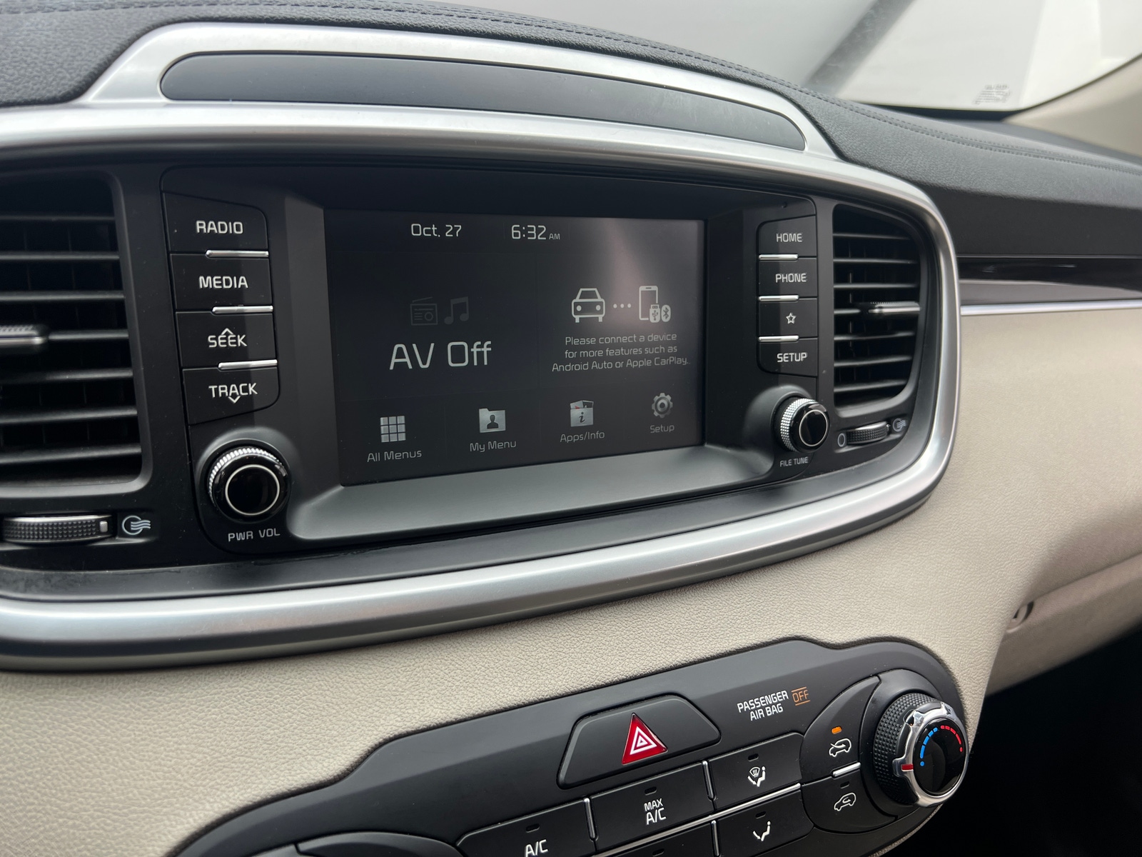 Thumbnail: 2020 Kia Sorento - 4