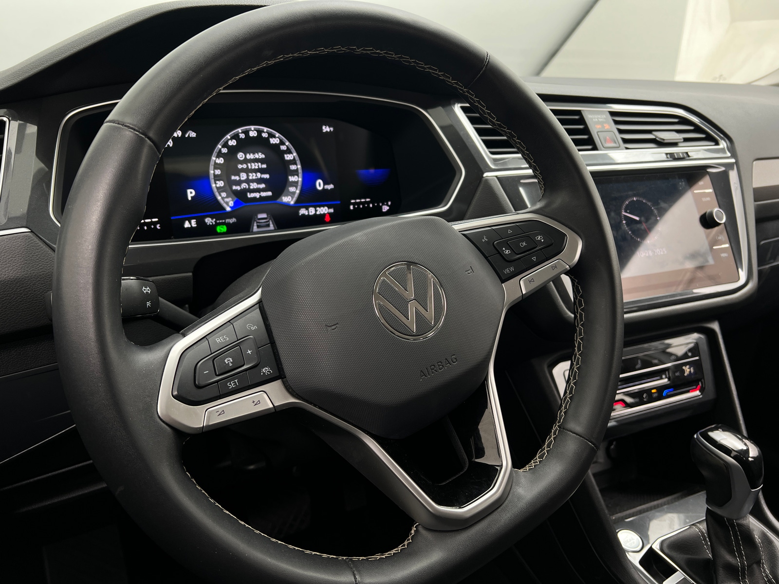 Thumbnail: 2024 Volkswagen Tiguan - 4