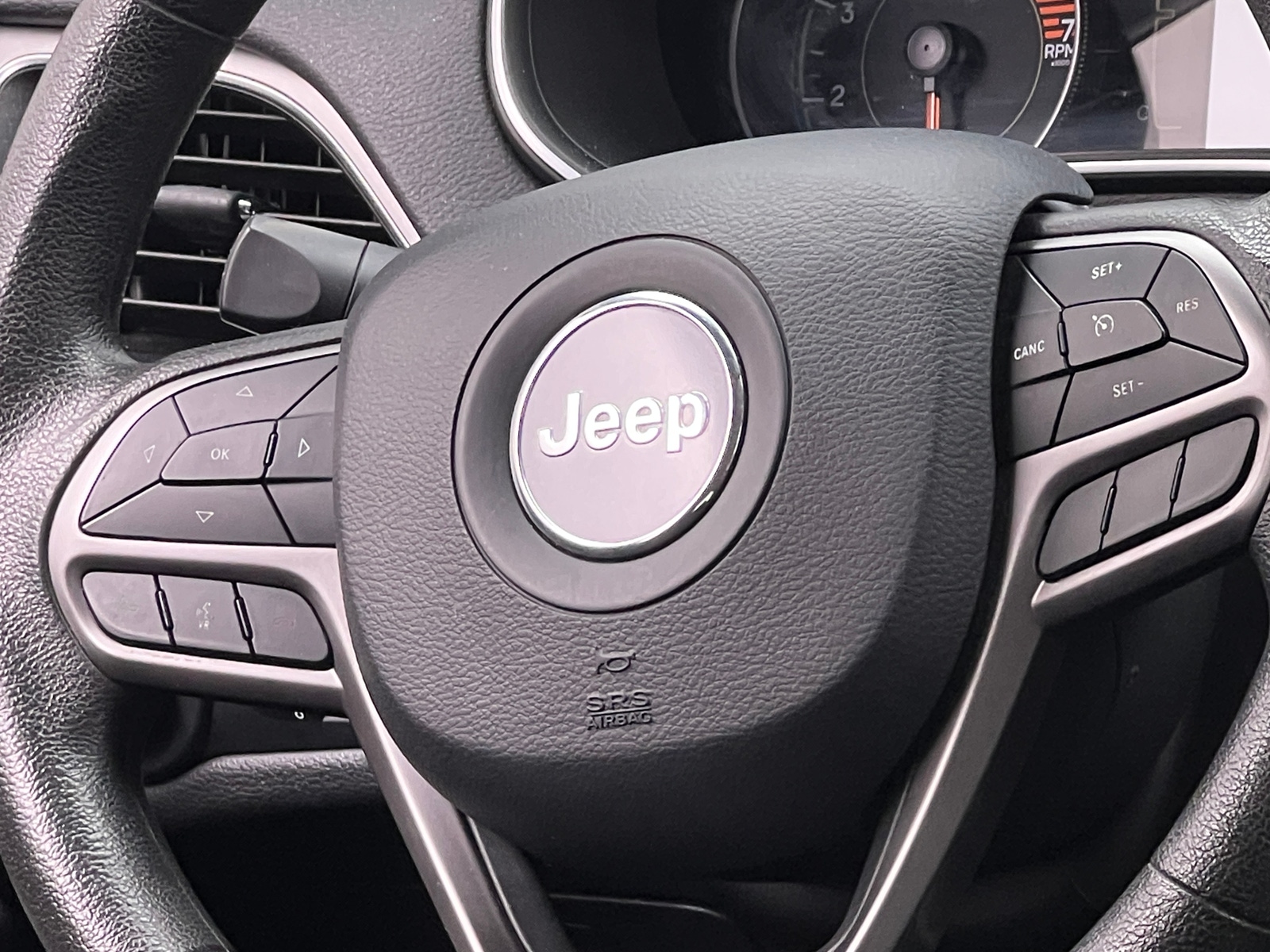 Thumbnail: 2020 Jeep Cherokee - 5